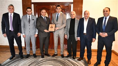 وزير الشباب والرياضة يجتمع مع اتحاد التايكوندو لبحث خطة المر    