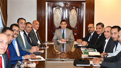 وزير الشباب والرياضة يجتمع مع اتحاد التجديف لبحث خطة العمل    