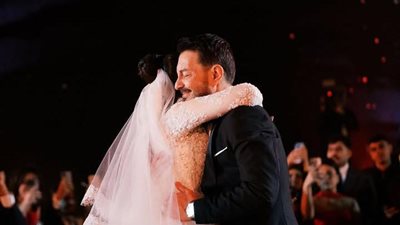 ليلى أحمد زاهر ووالدها     