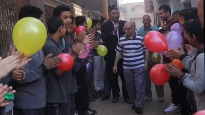 تكريم استثنائي لكبير معلمي “مدرسة عمر حموده جاد”