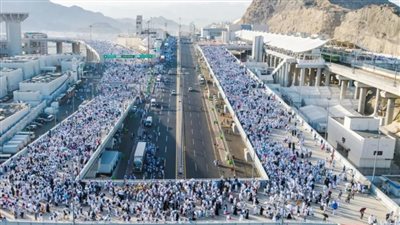 توافد الحجاج على مشعر منى    