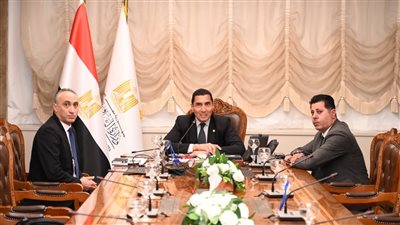 وزير الشباب والرياضة يلتقي بالفارس الدولي سامح الدهان بحضور     