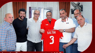 عبدالعزيز مع مسؤلي بلطيم    