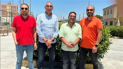 فاروق مع مسؤلي البترول    