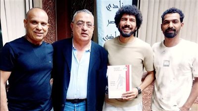 عيد مع مسؤلي النصر    