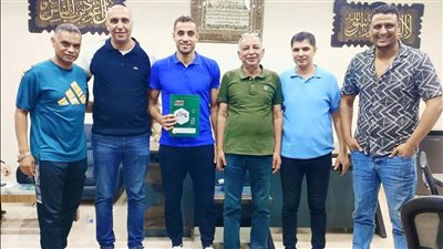 الفيومي مع مسؤلي الكهرباء    