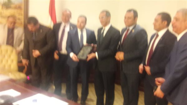 هدية وزير الاتصالات