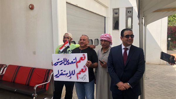 علاء عابد يتابع الاستفتاء