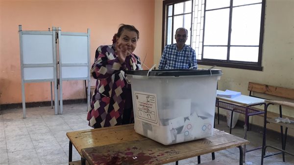 ليلي طاهر داخل اللجنة