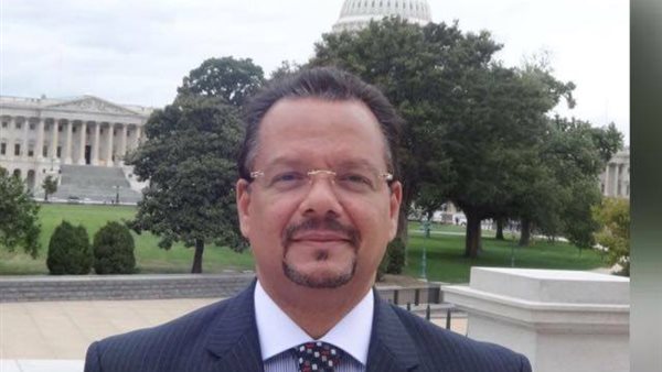 النائب شريف فخري