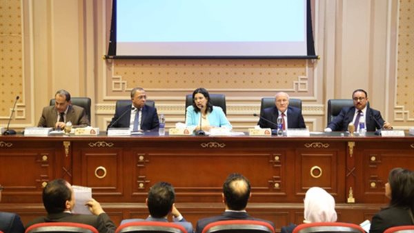  لجنة الاتصالات بمجلس