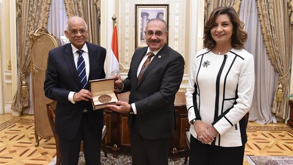 رئيس البرلمان يستقبل