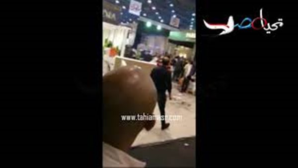 خناقة في معرض الأهرام