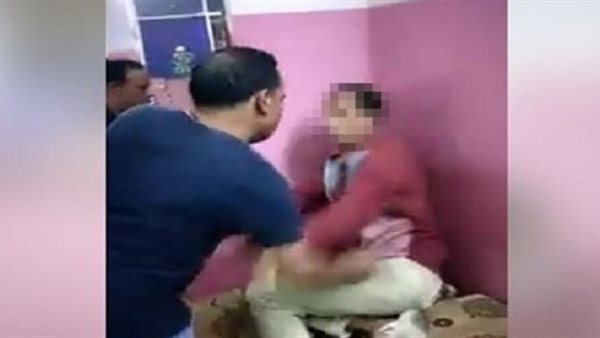 شاب معاق ذهنيا