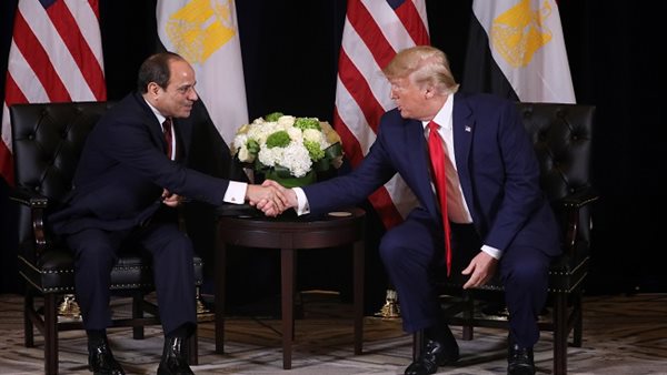 دونالد ترامب مع الرئيس