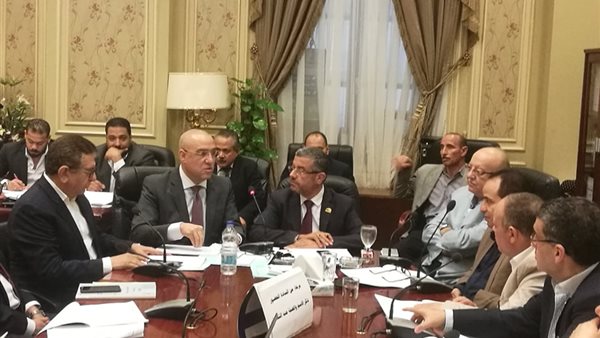 وزير الاسكان خلال