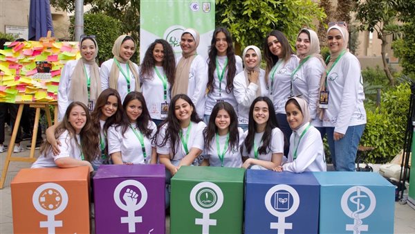طالبات إعلام القاهرة